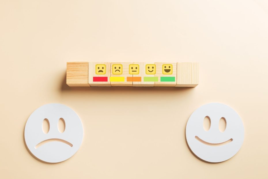 a smiley and frowny face indicating uswer experience